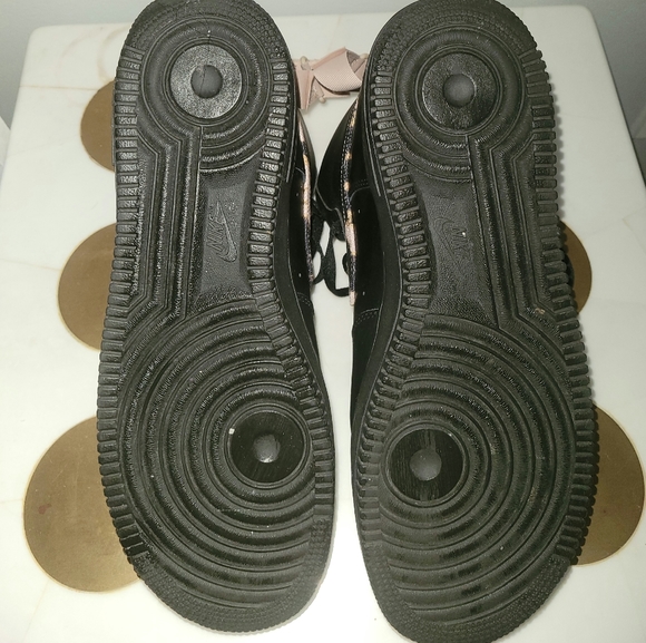 Nike - Picture 3 of 3